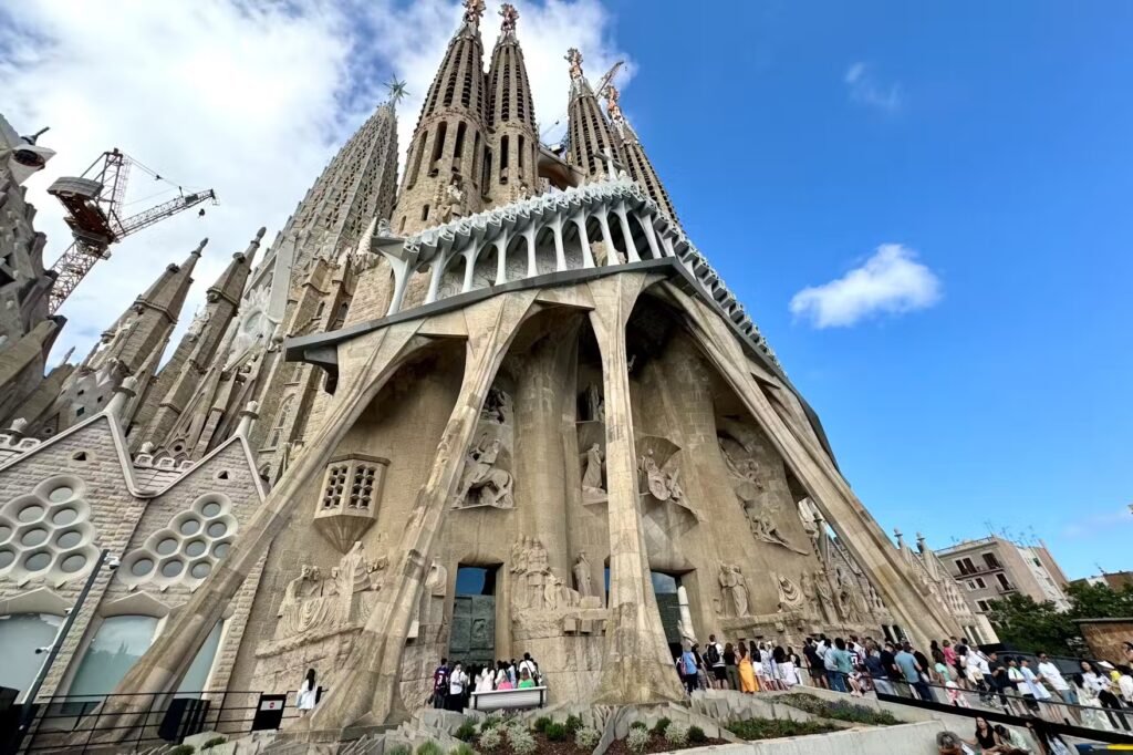 sagrada familia barcelona the facades,sagrada familia facades,sagrada familia facades barcelona visitor guide,explore sagrada familia facades in barcelona,facade highlights,passes,visitor advice,barcelona passes,Facade