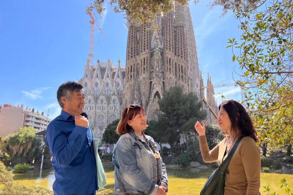 sagrada familia guided tours,best sagrada familia guided tours in barcelona,sagrada familia barcelona guided tours,choose the best tour,passes and bundles,sagrada familia map,compare sagrada familia guided tours,skip the line options,guided tours in barcelona,sagrada familia tours,barcelona guided tours,sagrada familia passes,barcelona bundles,sagrada familia visit,gaudi guided tour,tours